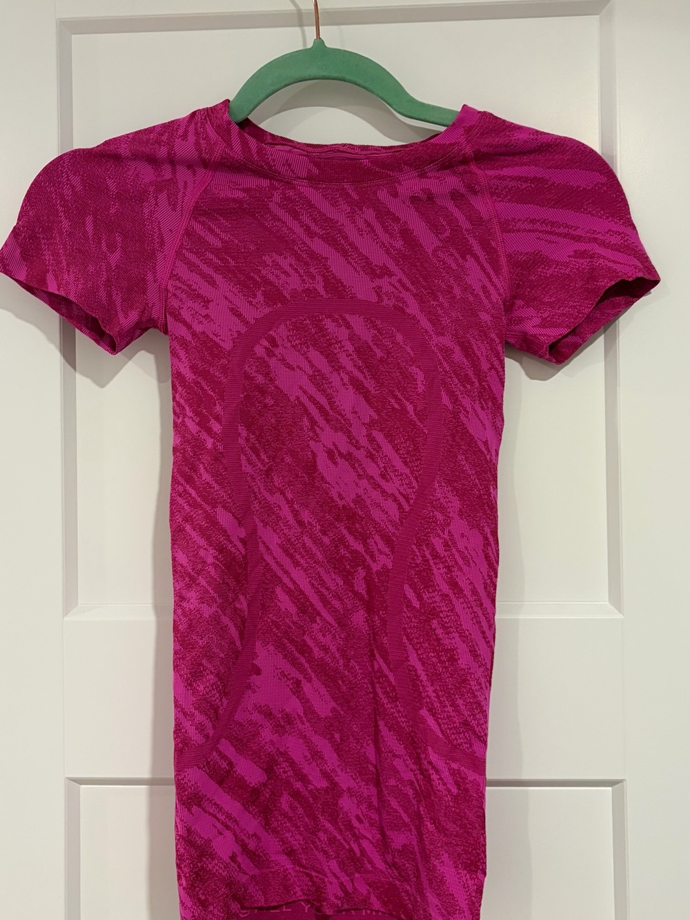 Lululemon Pink Patterned Swiftly Tech Short Sleeve Top 🩷